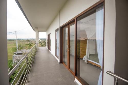 Three Palms Surf & Stay Medewi Hotel in Pekutatan