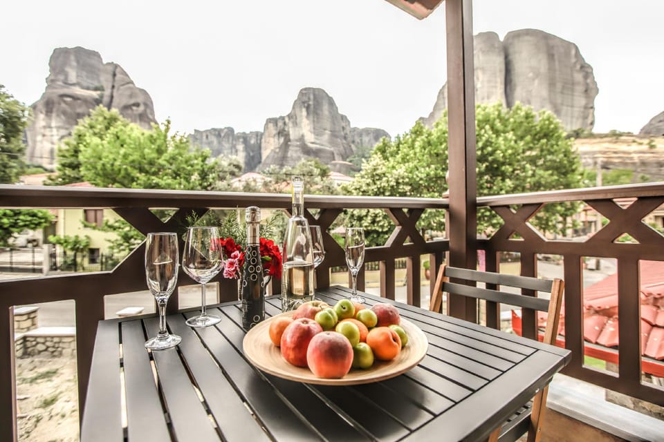 Meteora Heaven and Earth Kastraki premium suites - Adults Friendly Hotel in North Macedonia