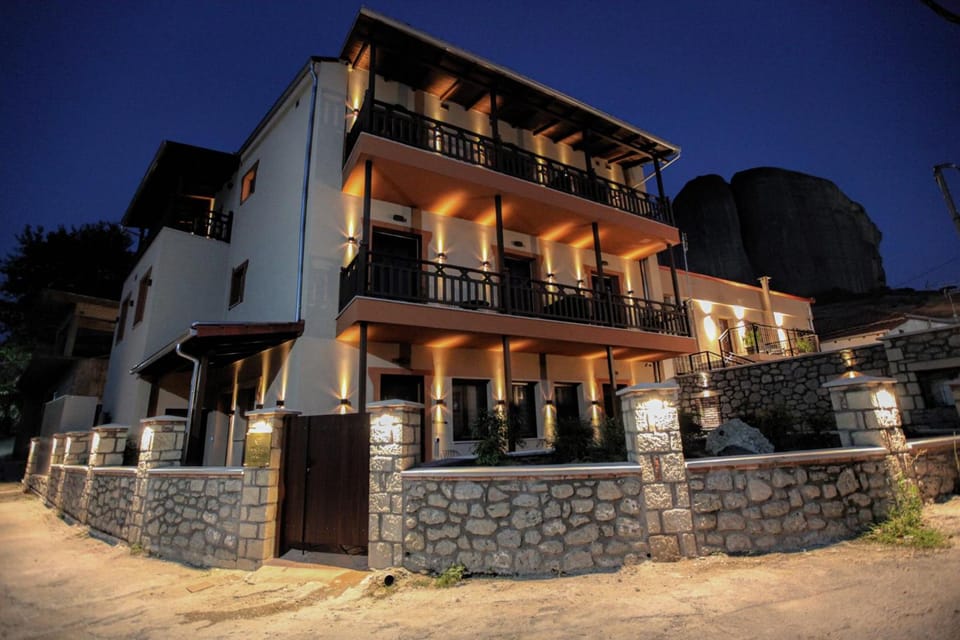 Meteora Heaven and Earth Kastraki premium suites - Adults Friendly Hotel in North Macedonia
