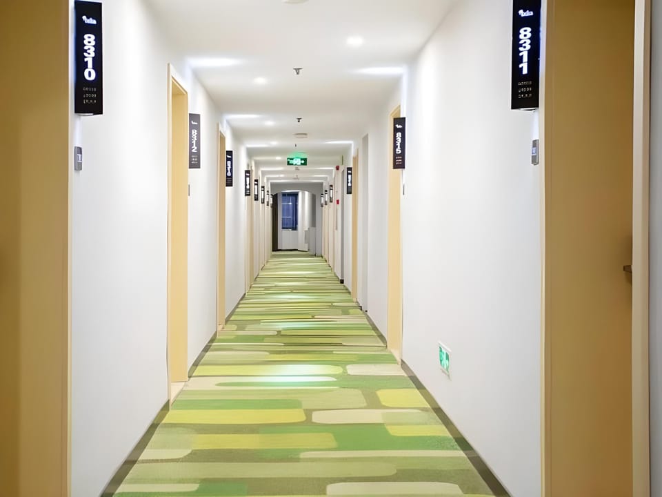 Vatica Hotel Hangzhou East Railway Station Zhejiang University Huajiachi Hotel in Hangzhou