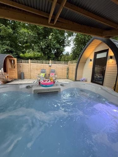 Paddock Pod - Sleeps 4 & Roofed Over Private Hot Tub & NEW SAUNA Hotel in County Donegal
