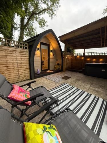Paddock Pod - Sleeps 4 & Roofed Over Private Hot Tub & NEW SAUNA Hotel in County Donegal