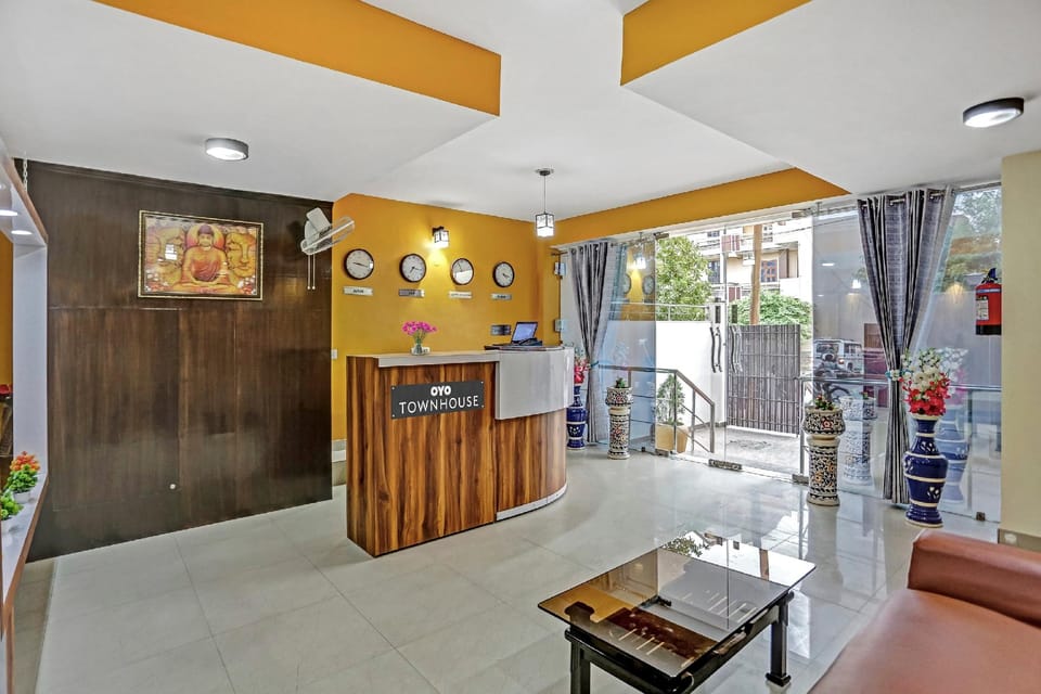 Townhouse Rumaisa Hotel in Noida