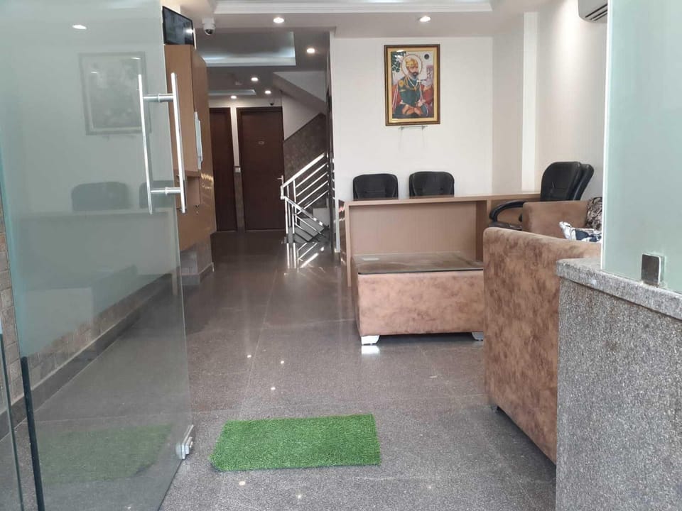 Hotel O Daffodils Hotel in Gurugram