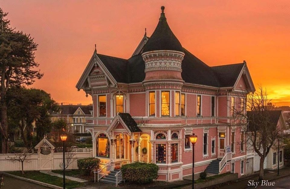 Pinc Lady Mansion Inn in Eureka