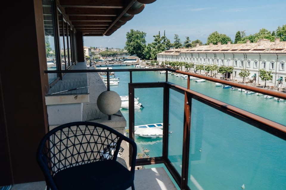 C House Rooms Lake Hotel in Peschiera del Garda