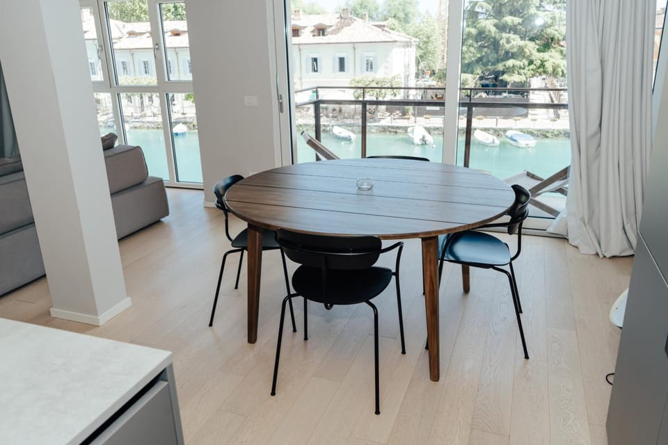 C House Rooms Lake Hotel in Peschiera del Garda
