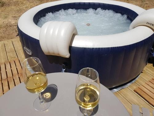 Magnifique Cabanon avec jacuzzi et sauna Hotel in French Riviera