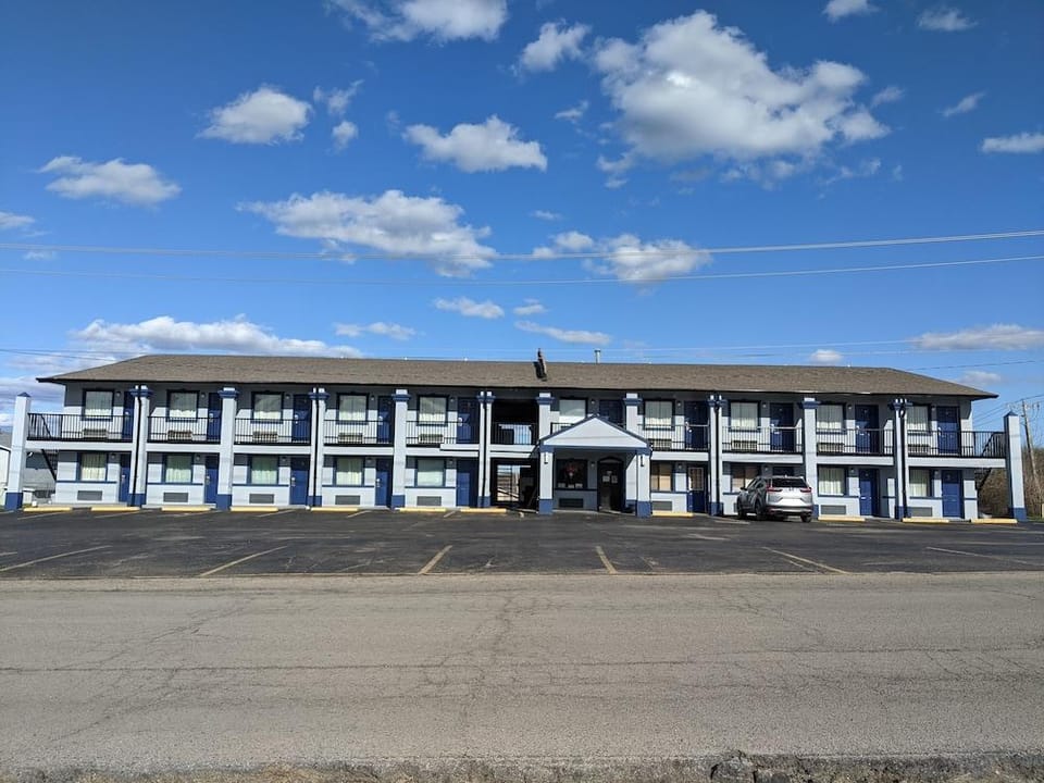 Eufaula Inn Hotel in Longtown