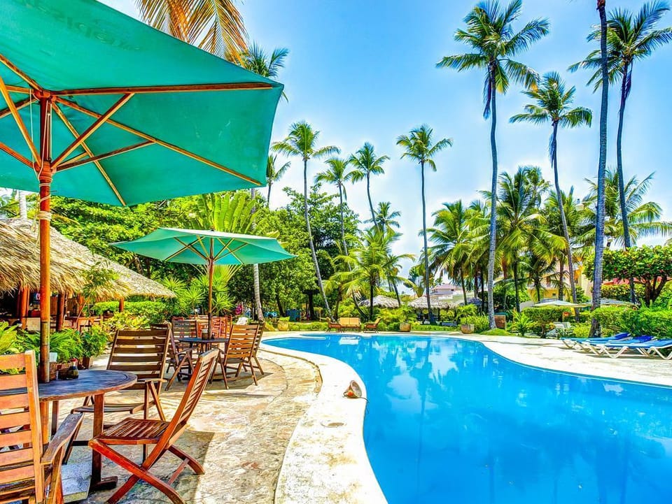 Swimming pool [outdoor]