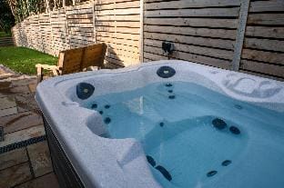 Wern Y Glais - 2 Bedroom Cottage - Glais Hotel in Wales