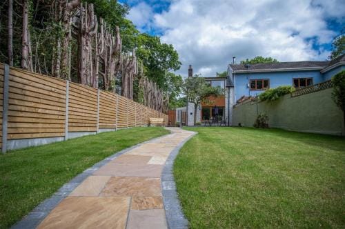 Wern Y Glais - 2 Bedroom Cottage - Glais Hotel in Wales