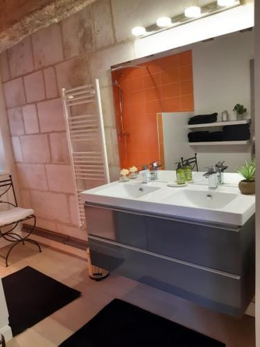 Agreables chambres d'hotes dans maison XVIIIe Hotel in Centre-Val de Loire