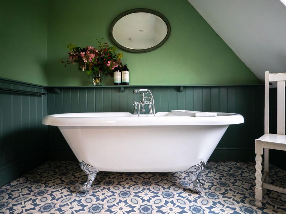 Sawcliffe Manor Country House with Spa, Free Parking, Catering, Self Checkin, Farmstay Hotel in Scunthorpe