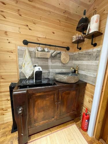 Romantic Gipsy Lodge in Piedmont