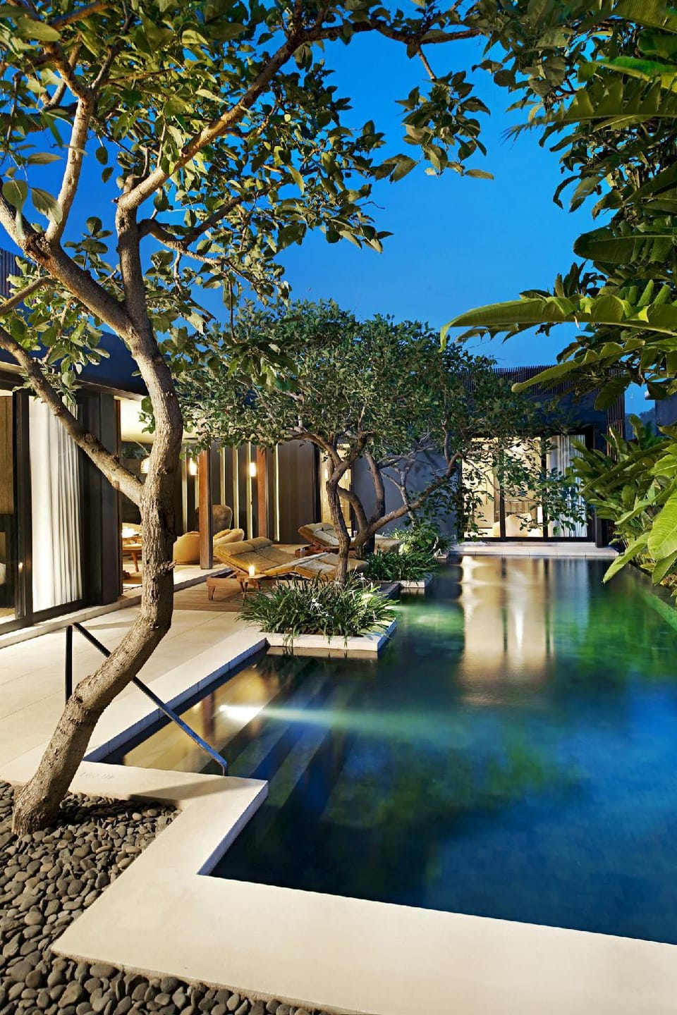 Swimming pool [outdoor]