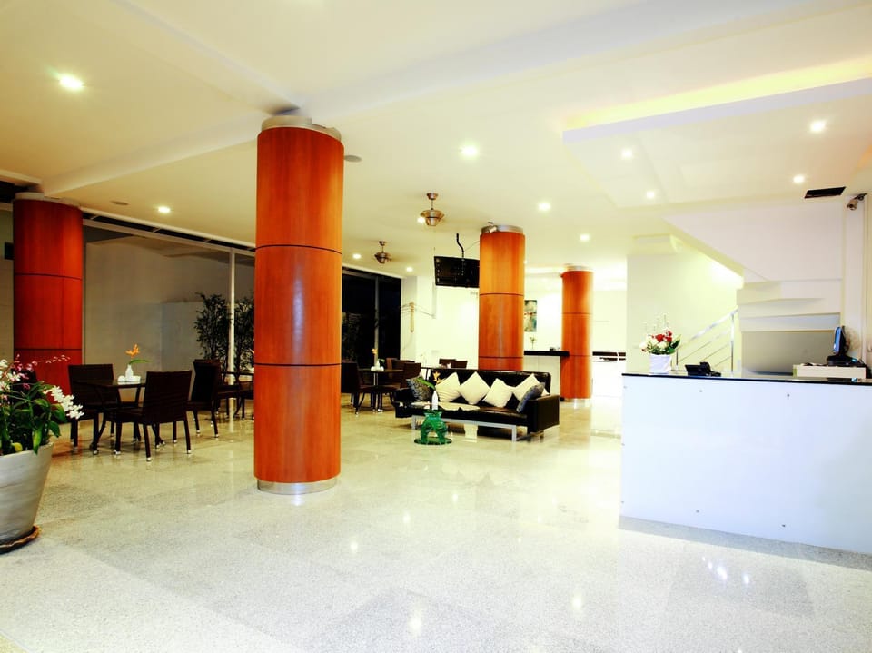 One World One Home Naiharn Hotel Hotel in Rawai