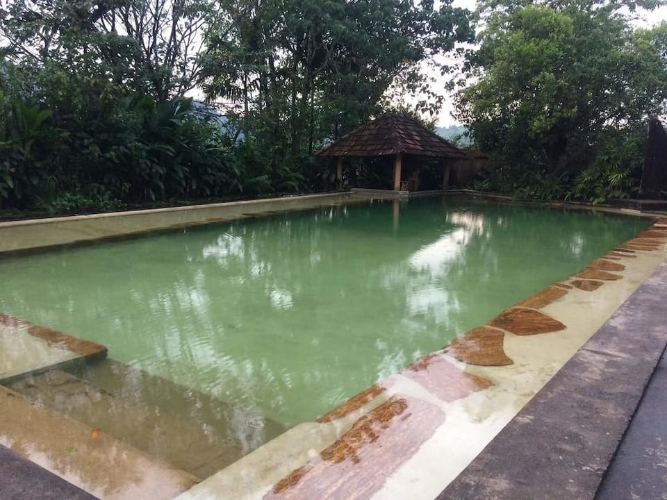 Rainforest Edge Hotel in Sri Lanka