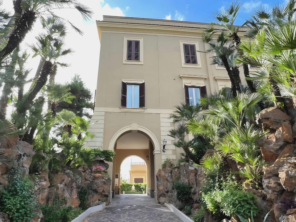 Check In Villa Angelina Hotel in Rome
