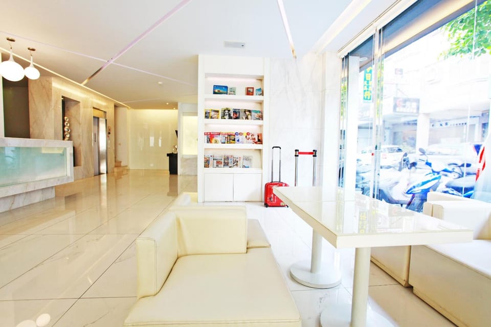 Shared lounge/TV area