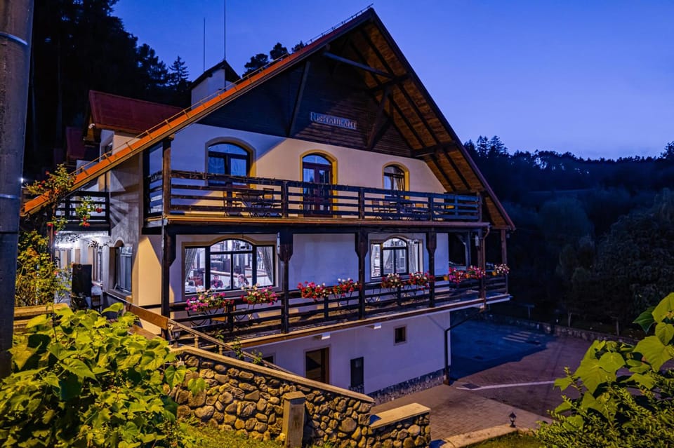 Q Chalet Hotel in Brașov County