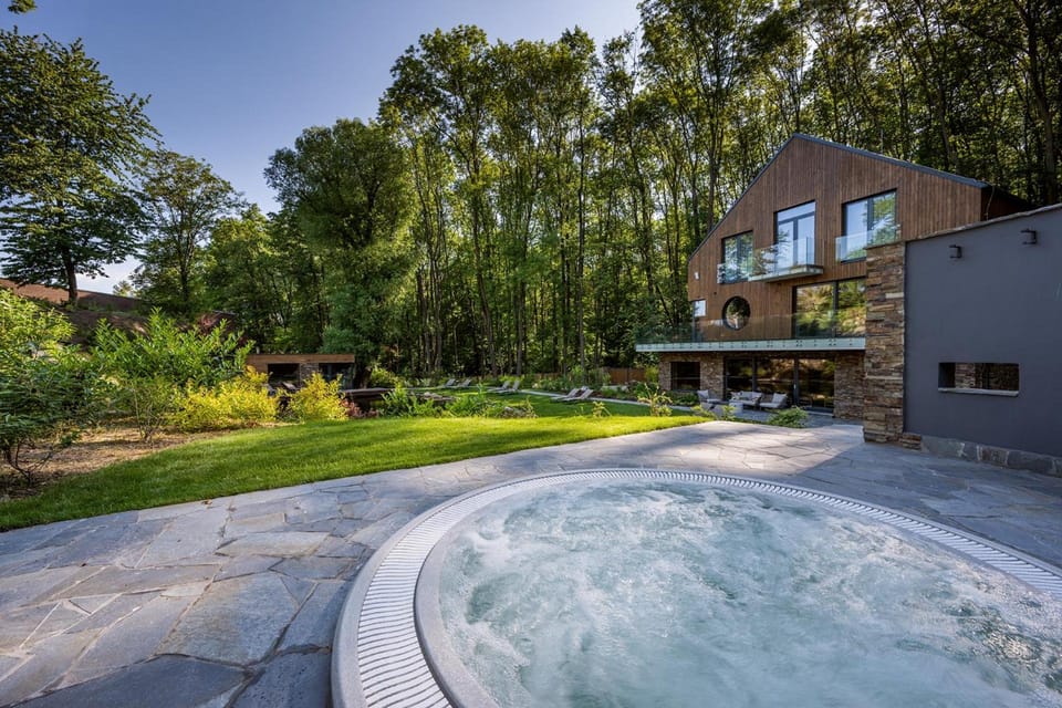 Hot tub