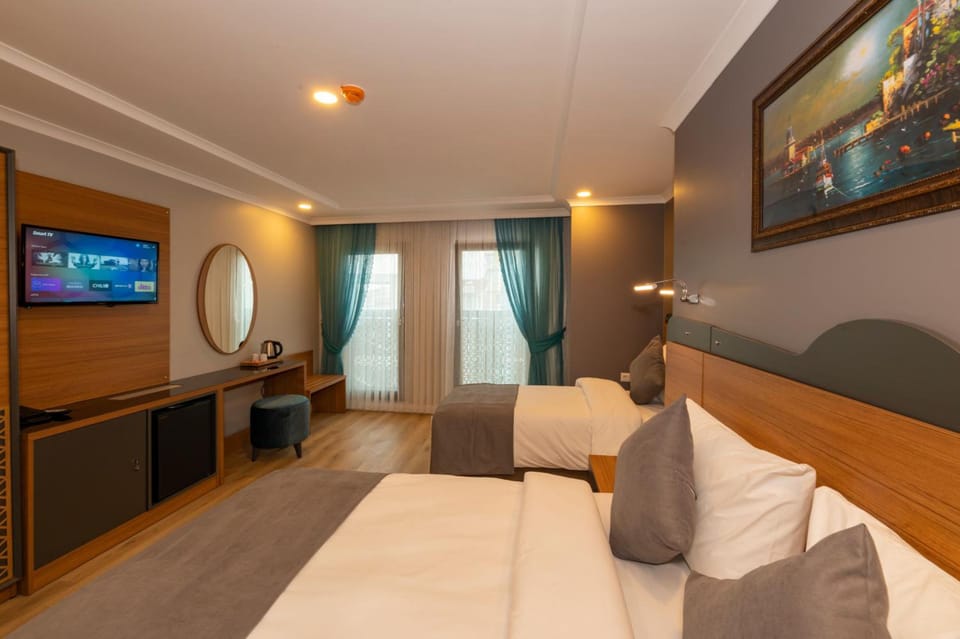 Shared lounge/TV area