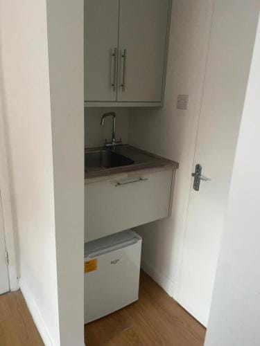 Modern Studio Apartments in Bromley, Greater London near Tesco and Sundridge Park Station Motel in Bromley