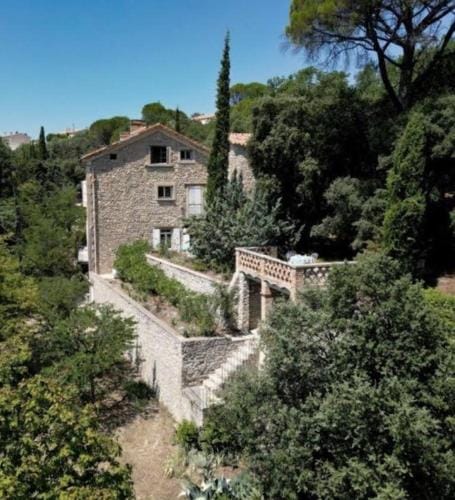 Suite La Duchesse - SPA-JACUZZI - MASSAGE- SAUNA - 4 SAISONS - Piscine chauffee Toute l'annee - 800m Hotel in Provence-Alpes-Côte d'Azur
