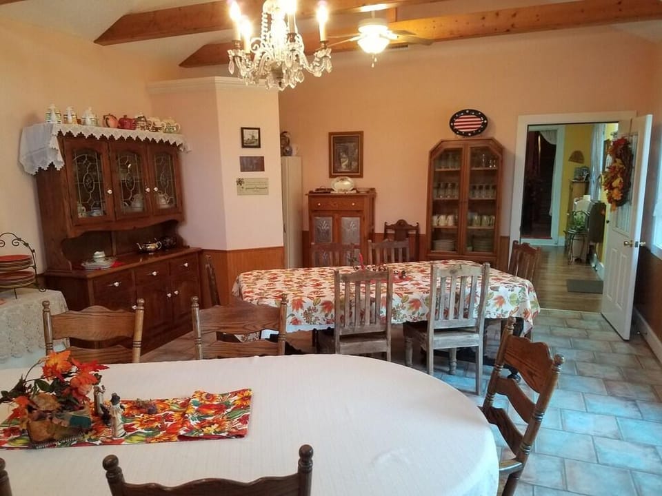 Ozark Country Inn Hotel in Mountain View