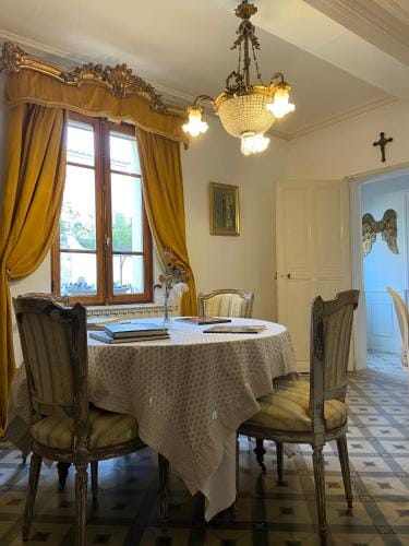 Maison 1823 - Suites de charme a Garons Hotel in Nimes