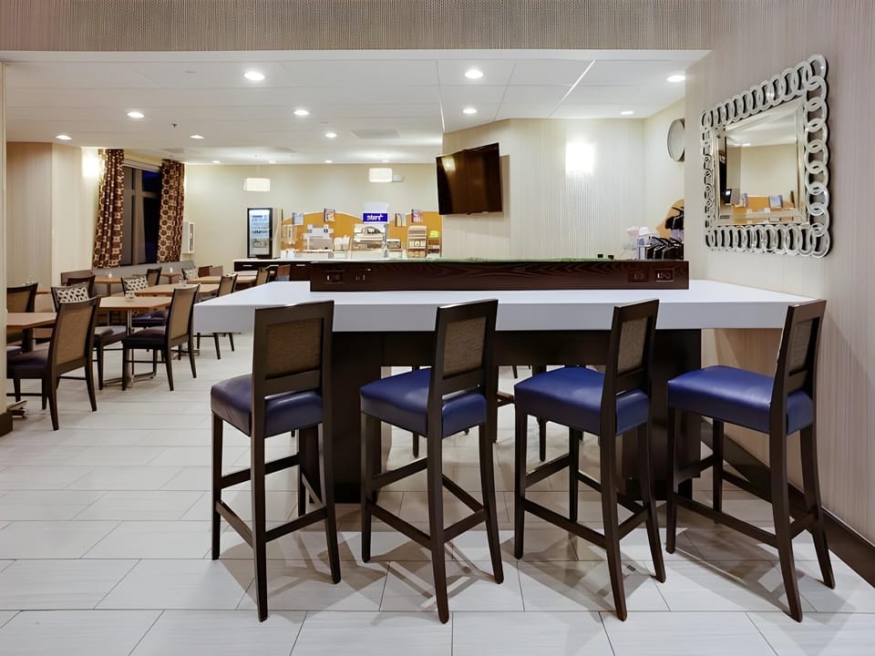 Holiday Inn Express & Suites Laurel Lakes By IHG Hotel in Laurel