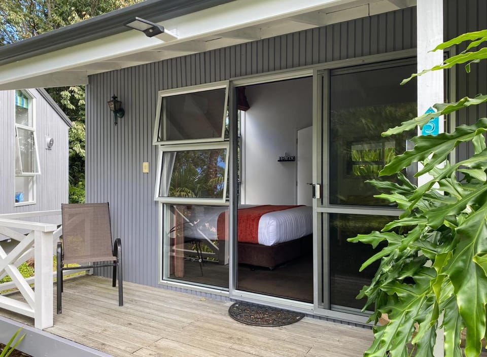 Colonial House Motel Motel in Northland