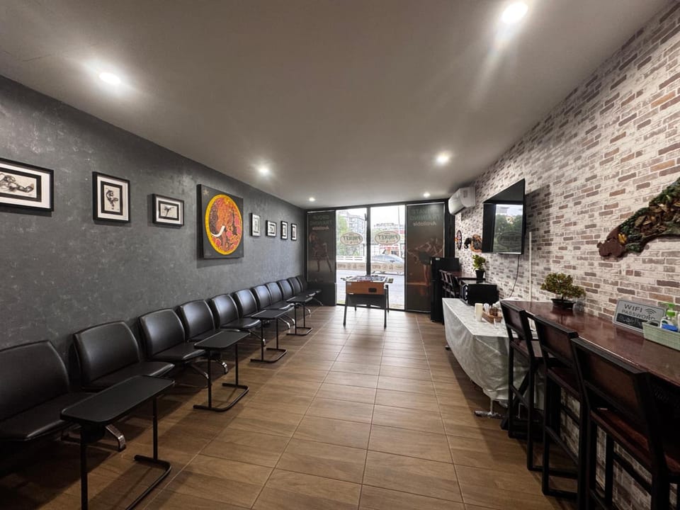 Shared lounge/TV area