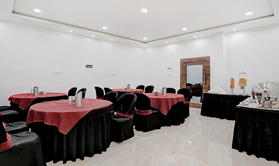 Hotel Varsha Palace Hotel in Maharashtra