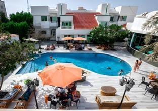 Swimming pool [outdoor]