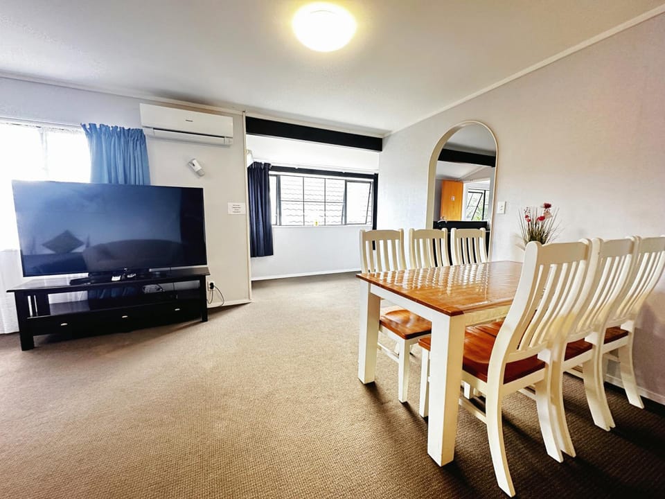 Kingswood Manor Motel Motel in Whangārei