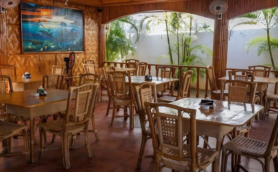 Coucou Bar Hotel and Restaurant Resort in Central Visayas