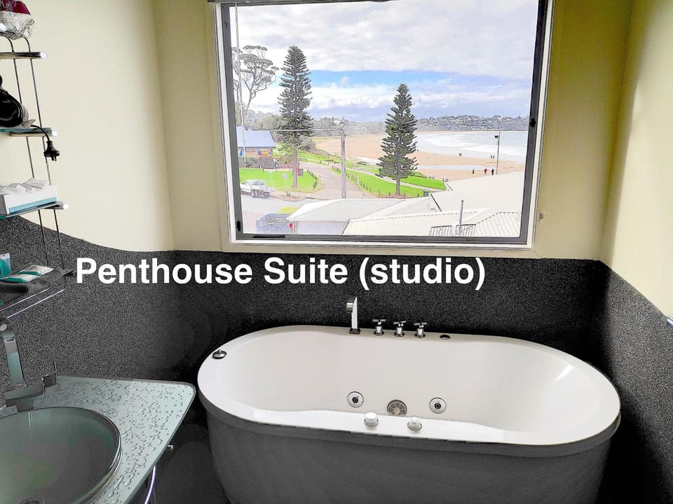 Beachhouse Mollymook Motel in Mollymook