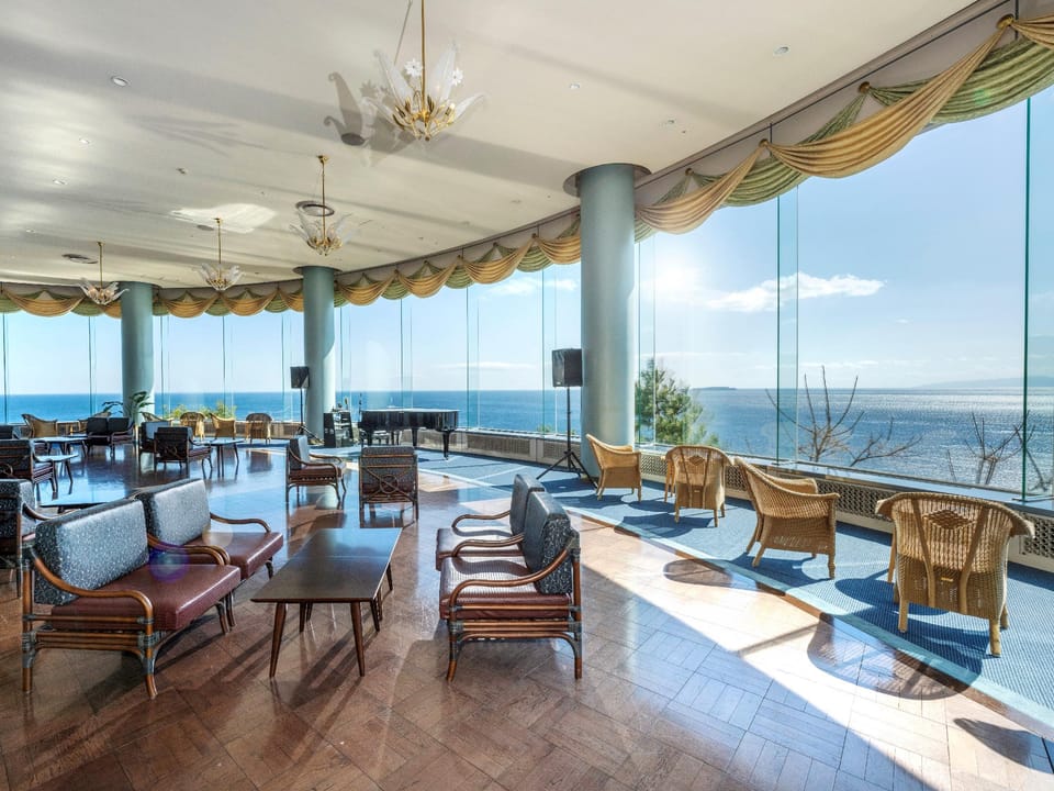 Shared lounge/TV area