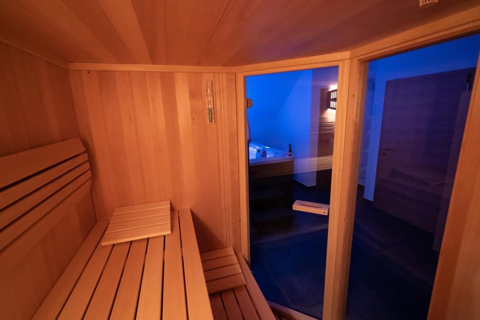 PJ Hotel Cerklje - 5min to Airport - Free Parking Hotel in Slovenia