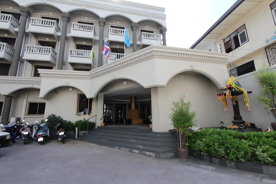 Honey Lodge Lodge in Pattaya City