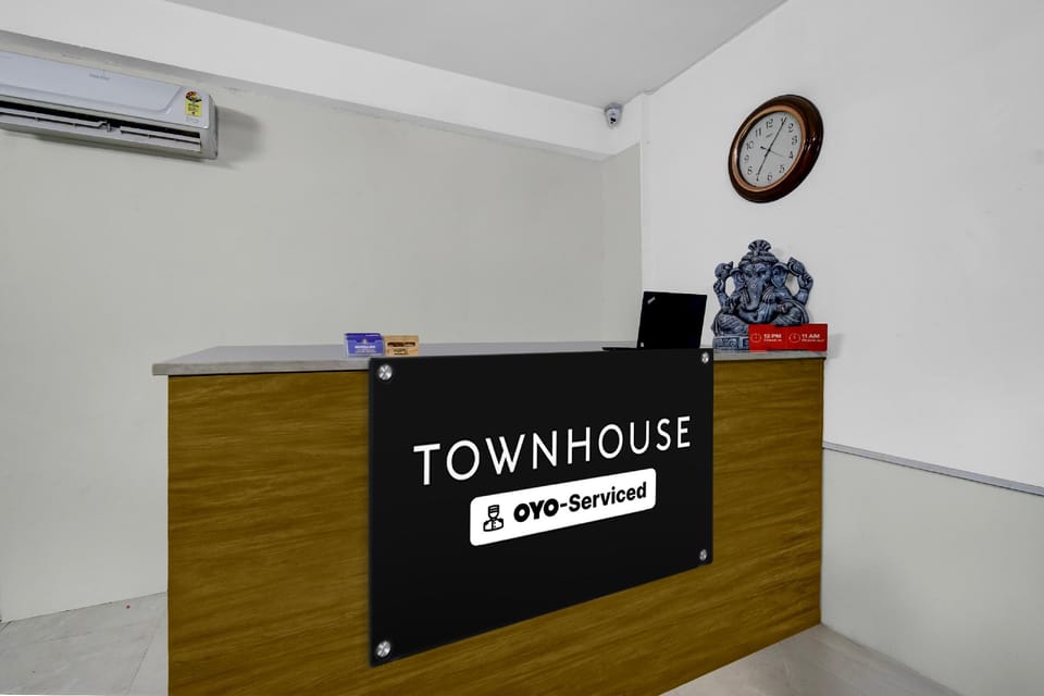 Super Townhouse Financial District Gachibowli Formerly Srinika Inn Hotel in Hyderabad