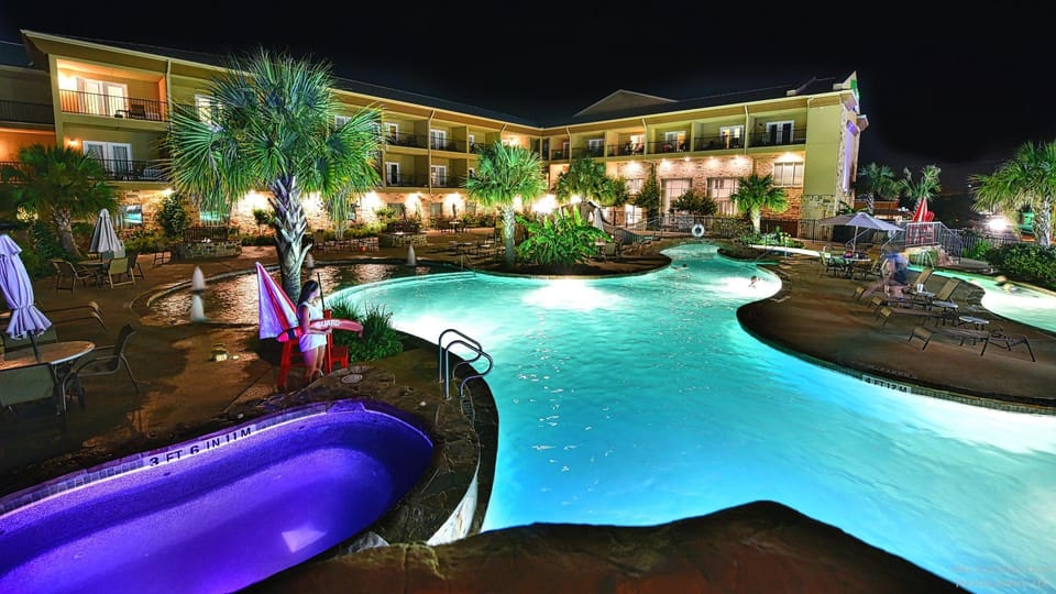 Holiday Inn Express & Suites Fredericksburg By IHG Hotel in Fredericksburg