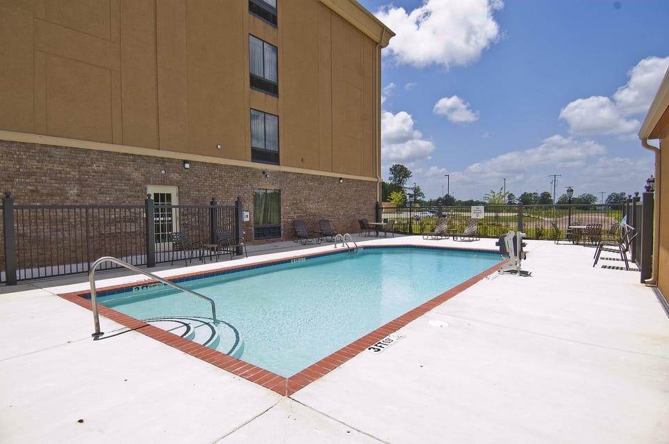 Holiday Inn Express & Suites Jackson/Pearl International Airport By IHG Hotel in Richland