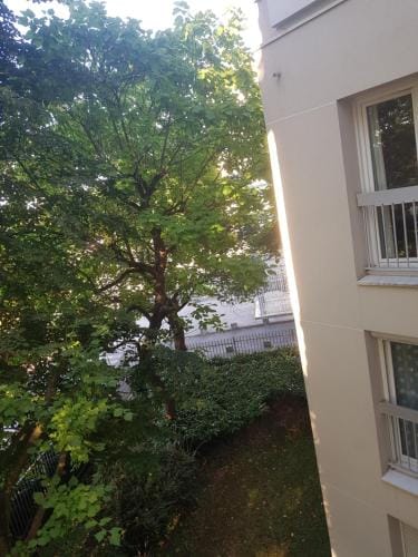 Une chambre privee entre paris et disneyland Hotel in Noisy-le-Grand