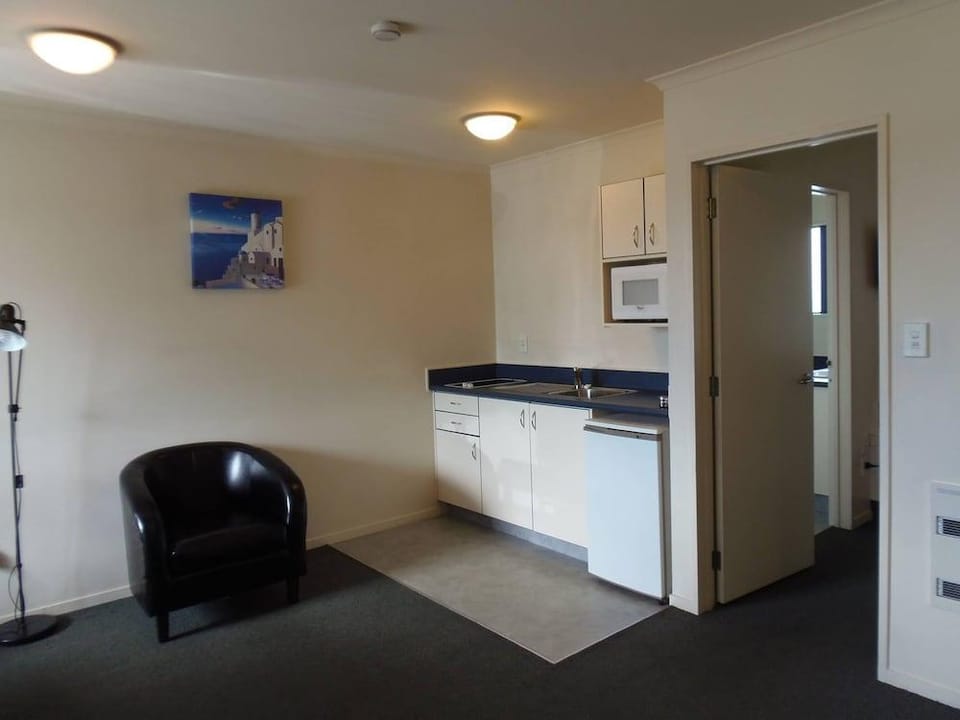 Bassingers Motor Lodge Motel in Manawatū-Whanganui, New Zealand