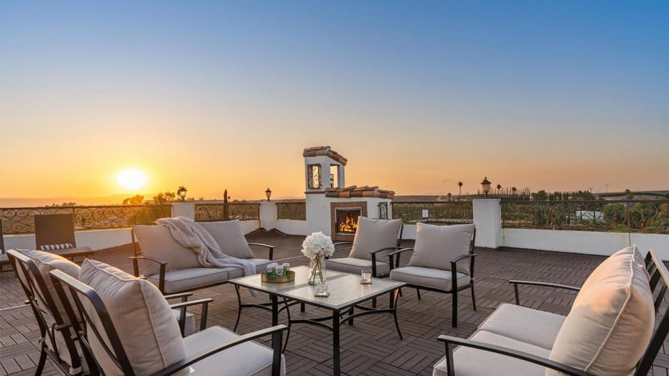 Via del Sur by AvantStay Private Spanish Villa w Views Walk to Wineries Hotel in Temecula