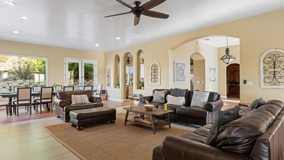 Via del Sur by AvantStay Private Spanish Villa w Views Walk to Wineries Hotel in Temecula