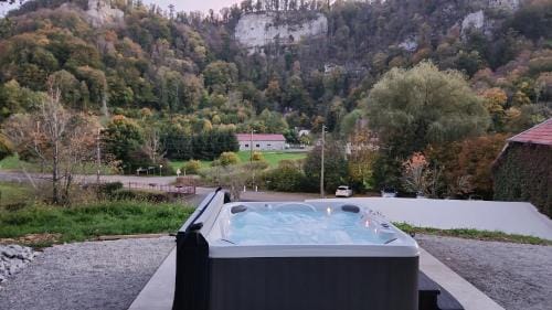 Chambre d'hote de la Source Bleue Hotel in Switzerland